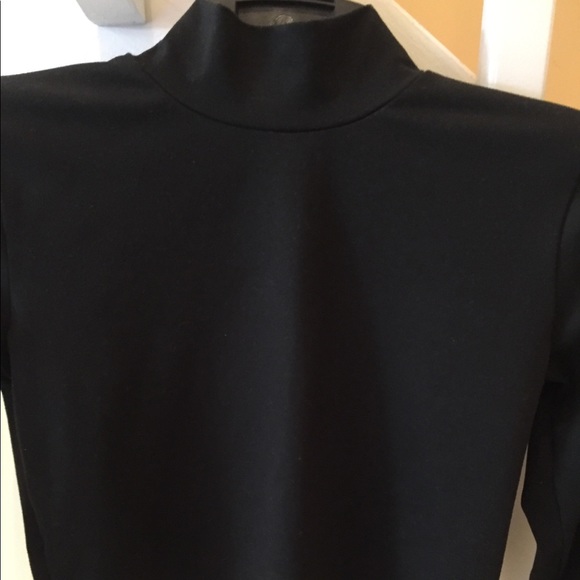 **SOLD**Abercrombie & Fitch Long Sleeve Crop Top - Picture 3 of 8